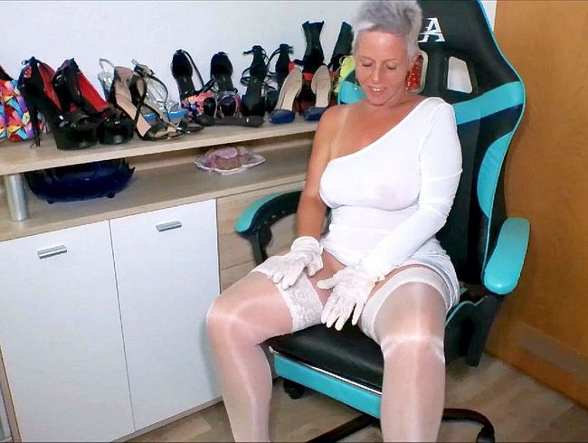 MelissaDeluxe's Porno Video: Vor dem fi**en muss ich vor Geilheit einfach nur spri**en!