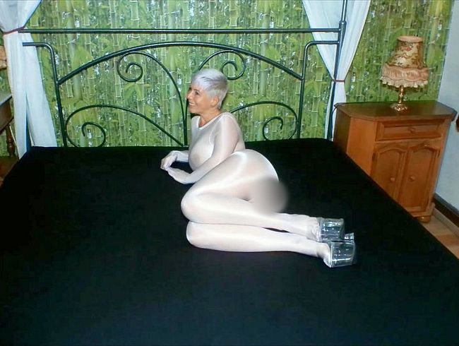 MelissaDeluxe Porno Video: Ostdeutschlands geilstes Flittchen|Rein in die fo**e ohne Gummi!